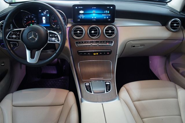 2022 Mercedes-Benz GLC 1-Owner, Panorama Roof, Ambiant Lights - 22968743 - 6