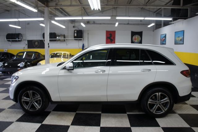 2022 Mercedes-Benz GLC 1-Owner, Panorama Roof, Ambiant Lights - 22968743 - 8