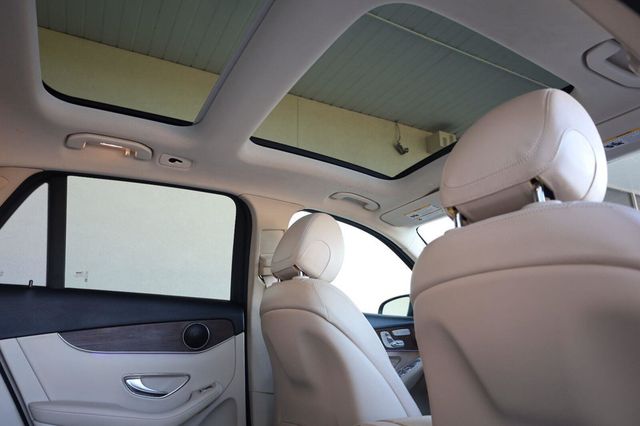 2022 Mercedes-Benz GLC GLC 300 - 23093858 - 24