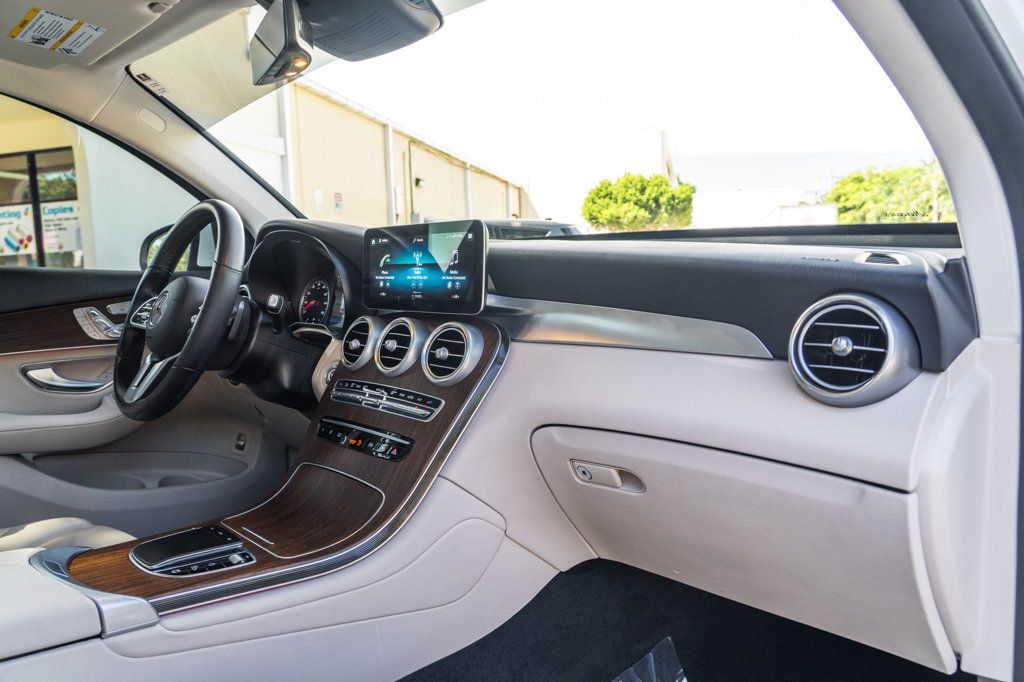 2022 Mercedes Benz GLC 300 4MATIC Coupe photo 27