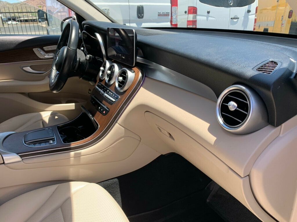2022 Mercedes-Benz GLC GLC 300 4MATIC SUV - 23035276 - 22