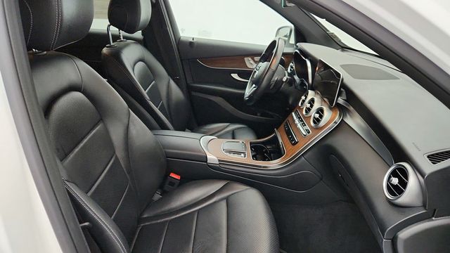 2022 Mercedes-Benz GLC GLC 300 4MATIC SUV w/ Driver Assistance Pkg, Multimedia Pkg Lite - 22953441 - 23