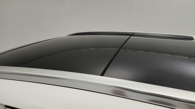 2022 Mercedes-Benz GLC GLC 300 4MATIC SUV with AMG Line Pkg, Pano Sunroof & 20'' Wheels - 22955013 - 9