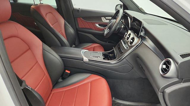 2022 Mercedes-Benz GLC GLC 300 4MATIC SUV with AMG Line Pkg, Pano Sunroof & 20'' Wheels - 22955013 - 22