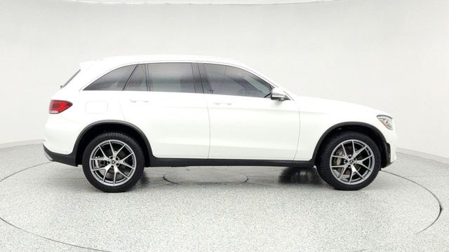 2022 Mercedes-Benz GLC GLC 300 4MATIC SUV with AMG Line Pkg, Pano Sunroof & 20'' Wheels - 22955013 - 3