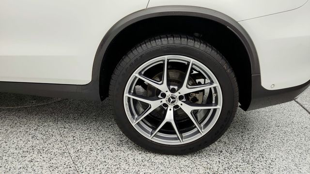 2022 Mercedes-Benz GLC GLC 300 4MATIC SUV with AMG Line Pkg, Pano Sunroof & 20'' Wheels - 22955013 - 8