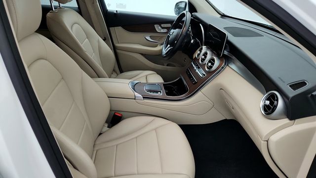 2022 Mercedes-Benz GLC GLC 300 4MATIC SUV w/ Panorama Sunroof & Premium Package Lite - 22953825 - 22