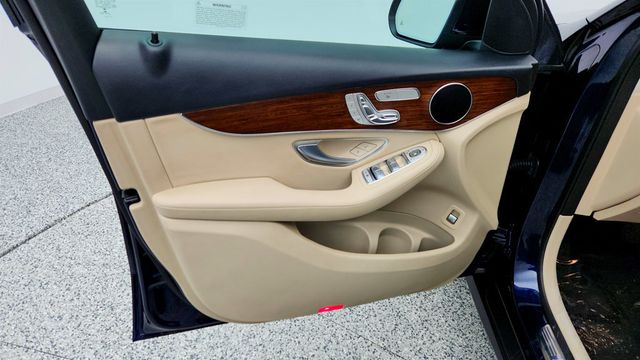 2022 Mercedes-Benz GLC GLC 300 4MATIC SUV w/ Panorama Sunroof & Premium Package Lite - 22970847 - 9