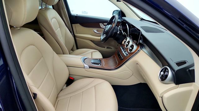 2022 Mercedes-Benz GLC GLC 300 4MATIC SUV w/ Panorama Sunroof & Premium Package Lite - 22970847 - 22