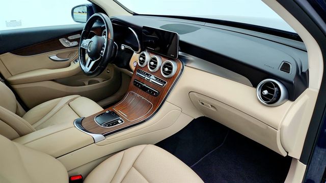 2022 Mercedes-Benz GLC GLC 300 4MATIC SUV w/ Panorama Sunroof & Premium Package Lite - 22970847 - 23