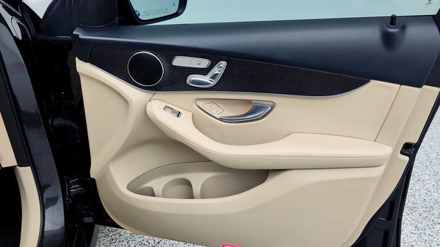 2022 Mercedes-Benz GLC GLC 300 4MATIC SUV w/ Panorama Sunroof & Premium Package Lite - 23009133 - 24