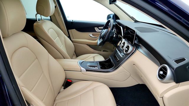 2022 Mercedes-Benz GLC GLC 300 4MATIC SUV w/ Panorama Sunroof & Premium Pkg Lite - 23038809 - 23