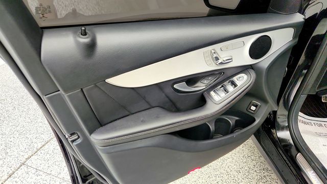 2022 Mercedes-Benz GLC GLC 300 SUV w/ AMG Line Pkg, Panorama Sunroof & 20'' AMG Wheels - 23006892 - 10