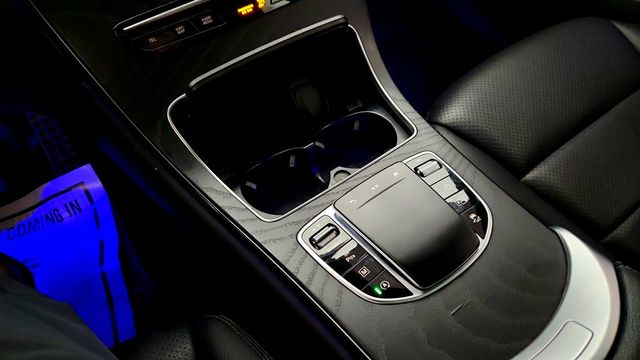 2022 Mercedes-Benz GLC GLC 300 SUV w/ AMG Line Pkg, Panorama Sunroof & 20'' AMG Wheels - 23006892 - 15