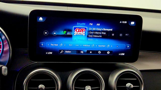 2022 Mercedes-Benz GLC GLC 300 SUV w/ AMG Line Pkg, Panorama Sunroof & 20'' AMG Wheels - 23006892 - 17