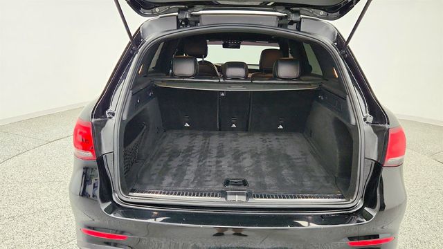 2022 Mercedes-Benz GLC GLC 300 SUV w/ AMG Line Pkg, Panorama Sunroof & 20'' AMG Wheels - 23006892 - 21