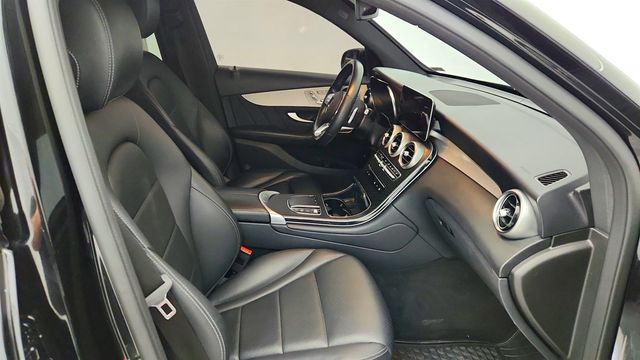 2022 Mercedes-Benz GLC GLC 300 SUV w/ AMG Line Pkg, Panorama Sunroof & 20'' AMG Wheels - 23006892 - 23