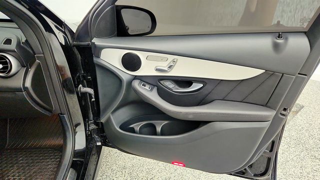 2022 Mercedes-Benz GLC GLC 300 SUV w/ AMG Line Pkg, Panorama Sunroof & 20'' AMG Wheels - 23006892 - 25