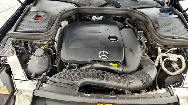 2022 Mercedes-Benz GLC GLC 300 SUV w/ AMG Line Pkg, Panorama Sunroof & 20'' AMG Wheels - 23006892 - 26