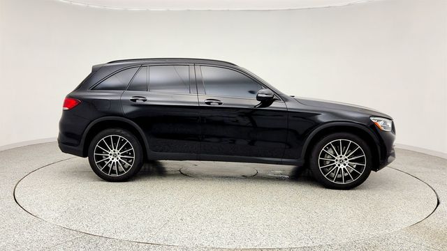 2022 Mercedes-Benz GLC GLC 300 SUV w/ AMG Line Pkg, Panorama Sunroof & 20'' AMG Wheels - 23006892 - 3