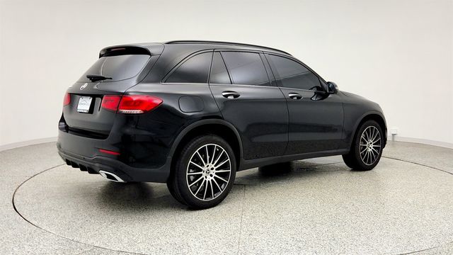 2022 Mercedes-Benz GLC GLC 300 SUV w/ AMG Line Pkg, Panorama Sunroof & 20'' AMG Wheels - 23006892 - 4