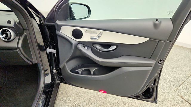 2022 Mercedes-Benz GLC GLC 300 SUV w/ Panorama Sunroof & Digital Instrument Cluster - 23081102 - 23