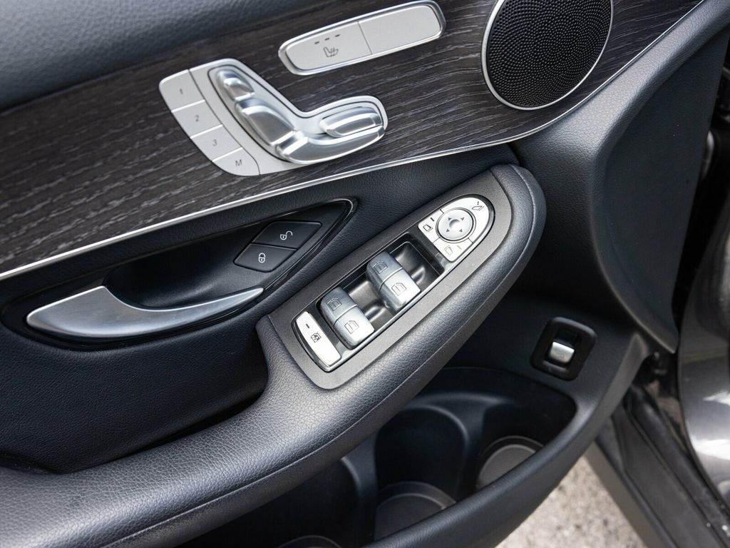 2022 Mercedes-Benz GLC Pano Roof, Surround View System, Premium/Multimedia - 22914409 - 23