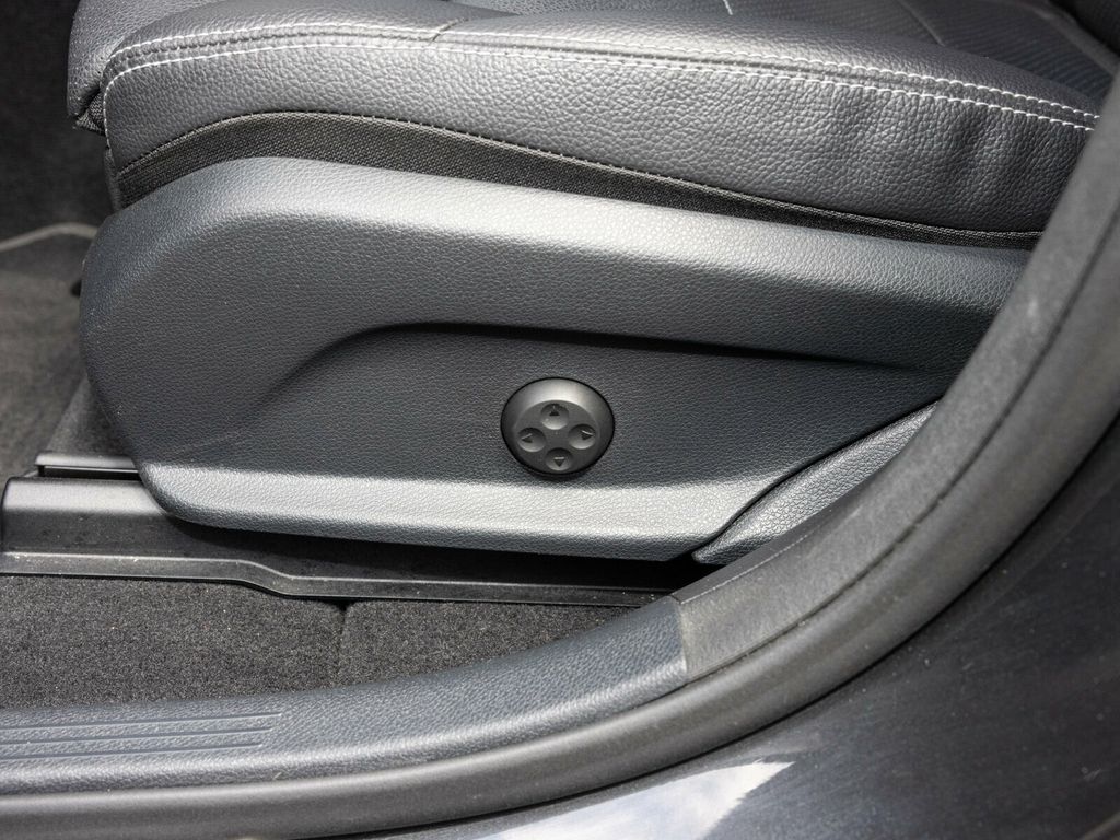 2022 Mercedes-Benz GLC Pano Roof, Surround View System, Premium/Multimedia - 22914409 - 29