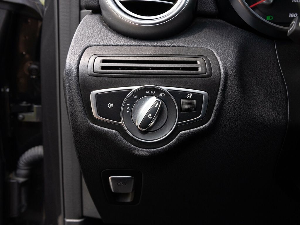 2022 Mercedes-Benz GLC Pano Roof, Surround View System, Premium/Multimedia - 22914409 - 31