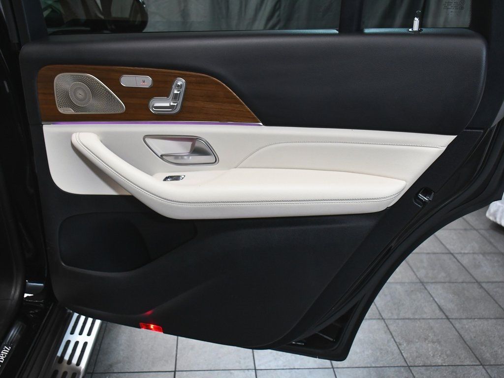 2022 Mercedes Benz GLS 450 4MATIC photo 11