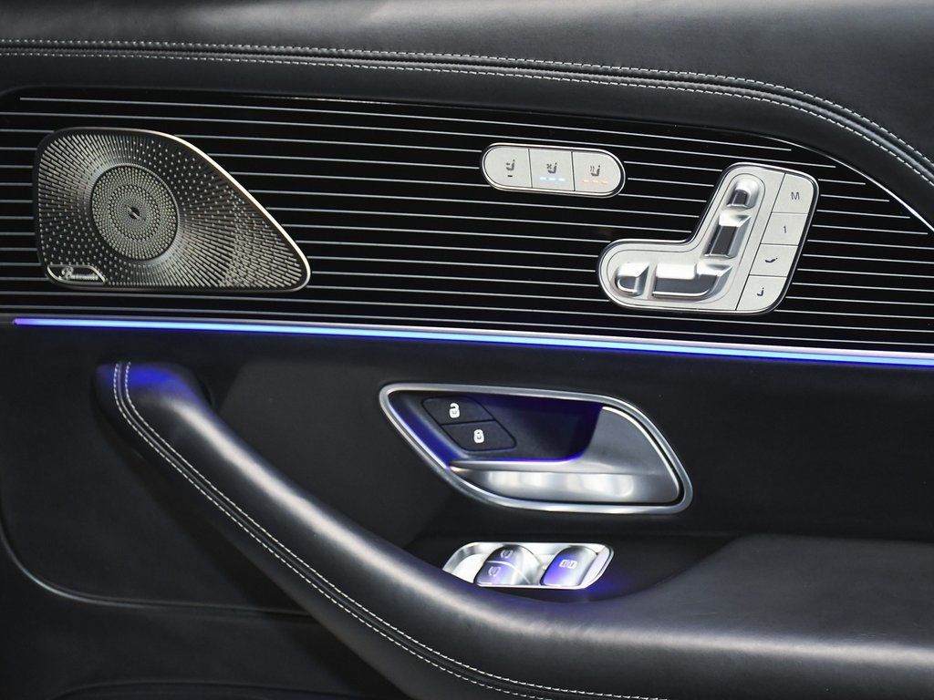 2022 Mercedes Benz GLS 600 4MATIC Maybach photo 17