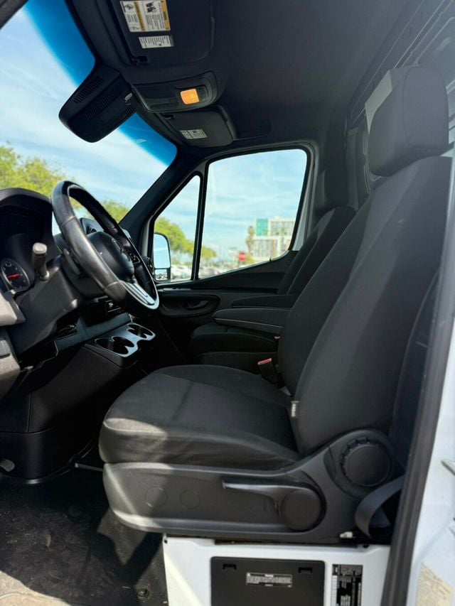 2022 Mercedes-Benz Sprinter Cargo Van 1500 Standard Roof I4 144" RWD - 22985638 - 6
