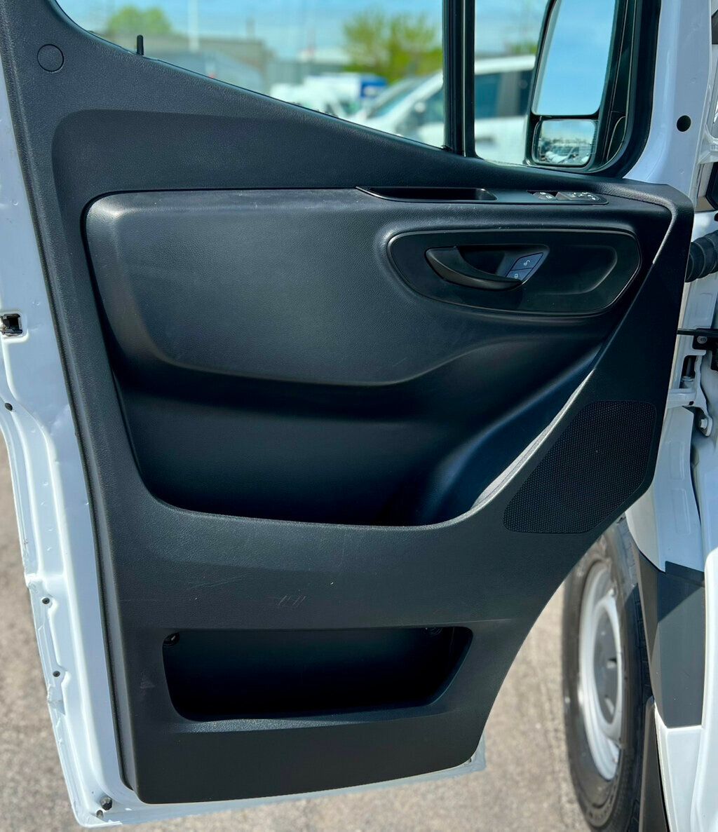2022 Mercedes-Benz Sprinter Cargo Van 2500 Standard Roof I4 Gas 144" RWD - 23027316 - 10