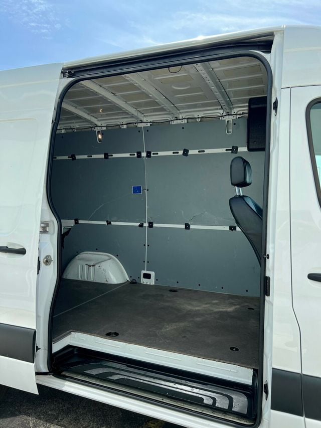 2022 Mercedes-Benz Sprinter Cargo Van 2500 Standard Roof I4 Gas 144" RWD - 23027316 - 8