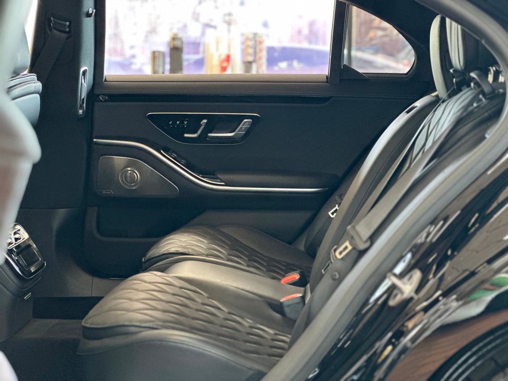 2022 Mercedes-Benz S-Class S 580 4MATIC Sedan - 22914903 - 32