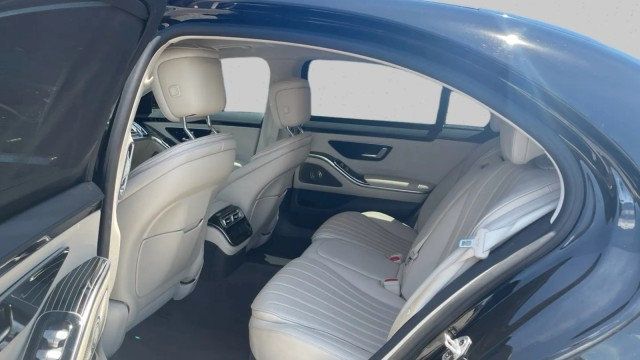 2022 Mercedes-Benz S-Class S 580 4MATIC Sedan - 23036769 - 17