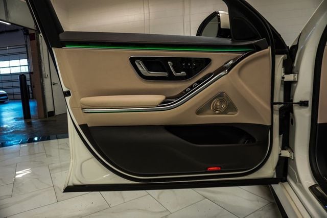 2022 Mercedes-Benz S-Class S 580 4MATIC Sedan - 23039022 - 19