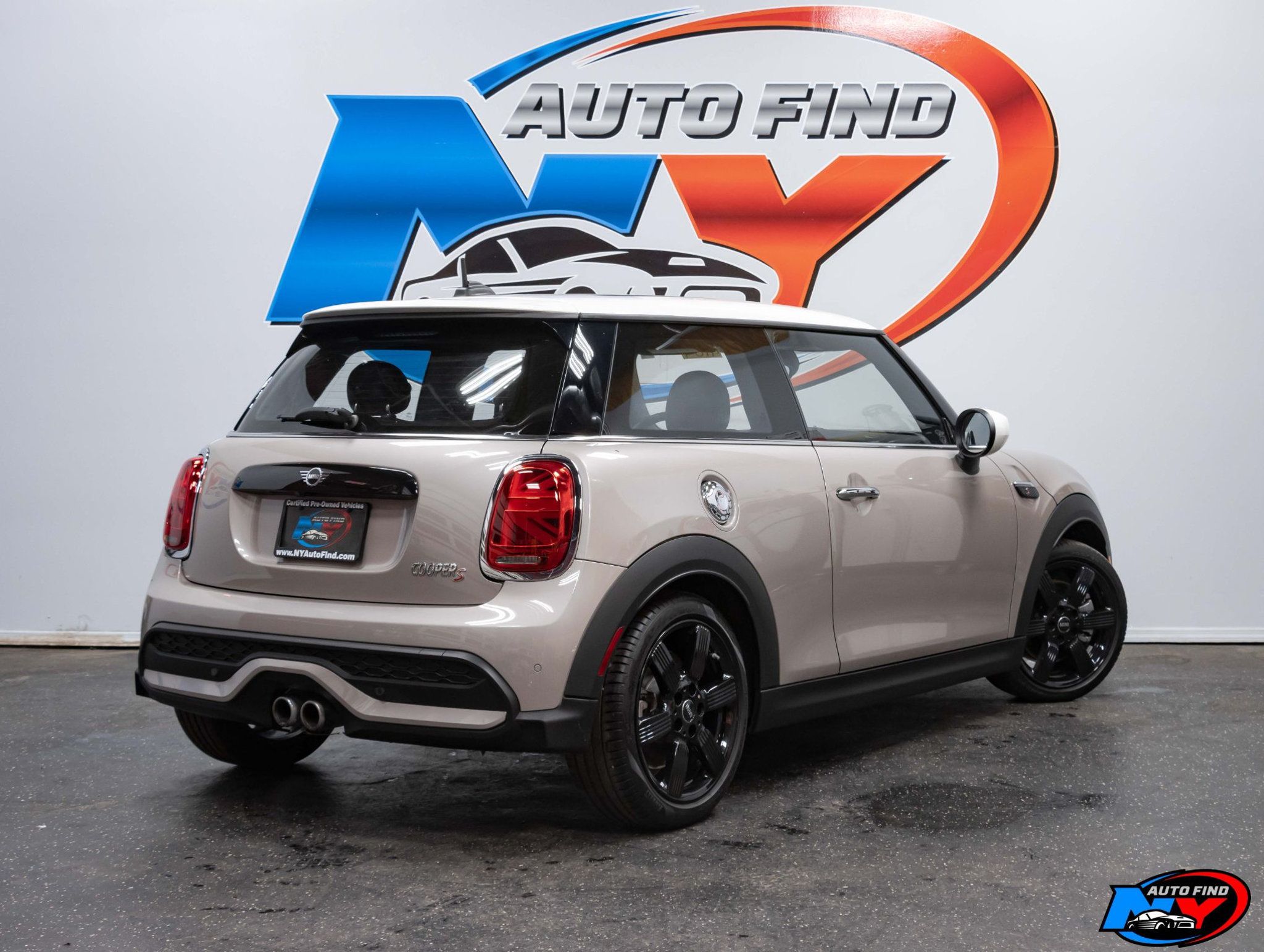 2022 Mini Cooper Hardtop 2 Door Signature photo 2