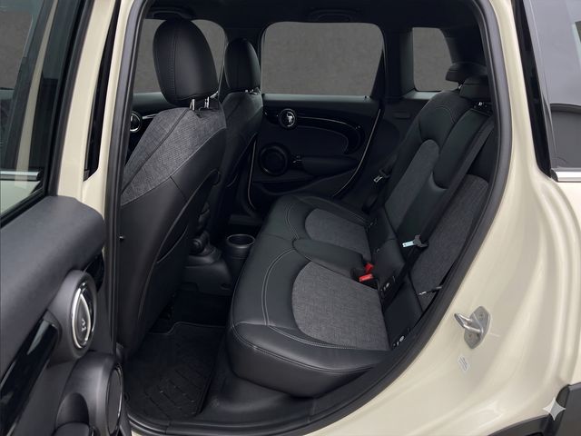 2022 MINI Cooper S Hardtop 4 Door SIGNATURE TRIM, PAN SUNROOF, HARMAN KARDON SOUND, HEATED SEATS - 23009591 - 4