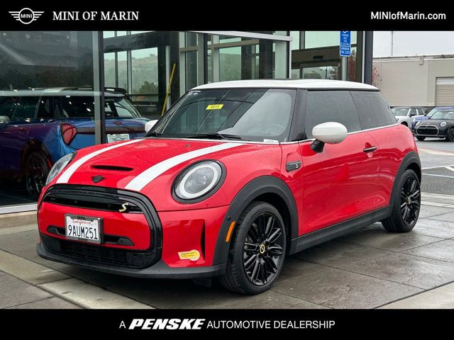 Used 2022 MINI Hardtop 2 Door SE with VIN WMW13DJ07N2S26689 for sale in Corte Madera, CA