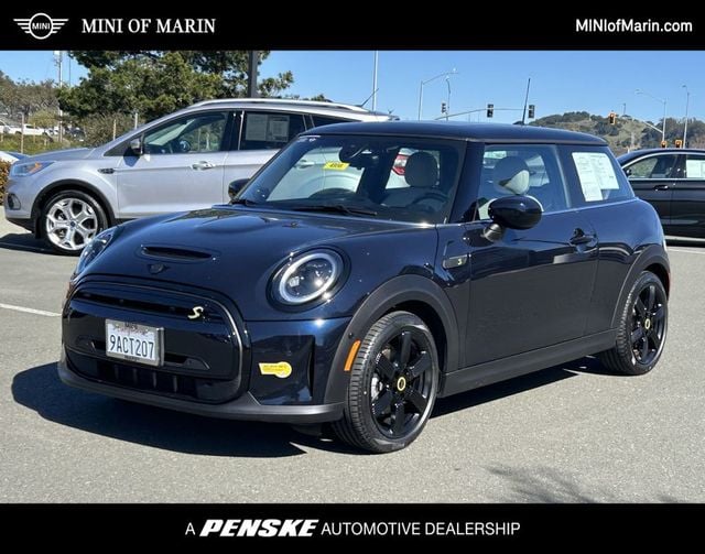 Used 2022 MINI Hardtop 2 Door SE with VIN WMW13DJ08N2S09688 for sale in Corte Madera, CA