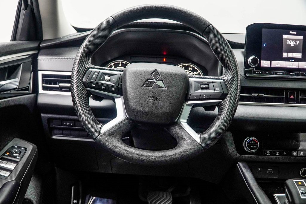 2022 Mitsubishi Outlander ES photo 13