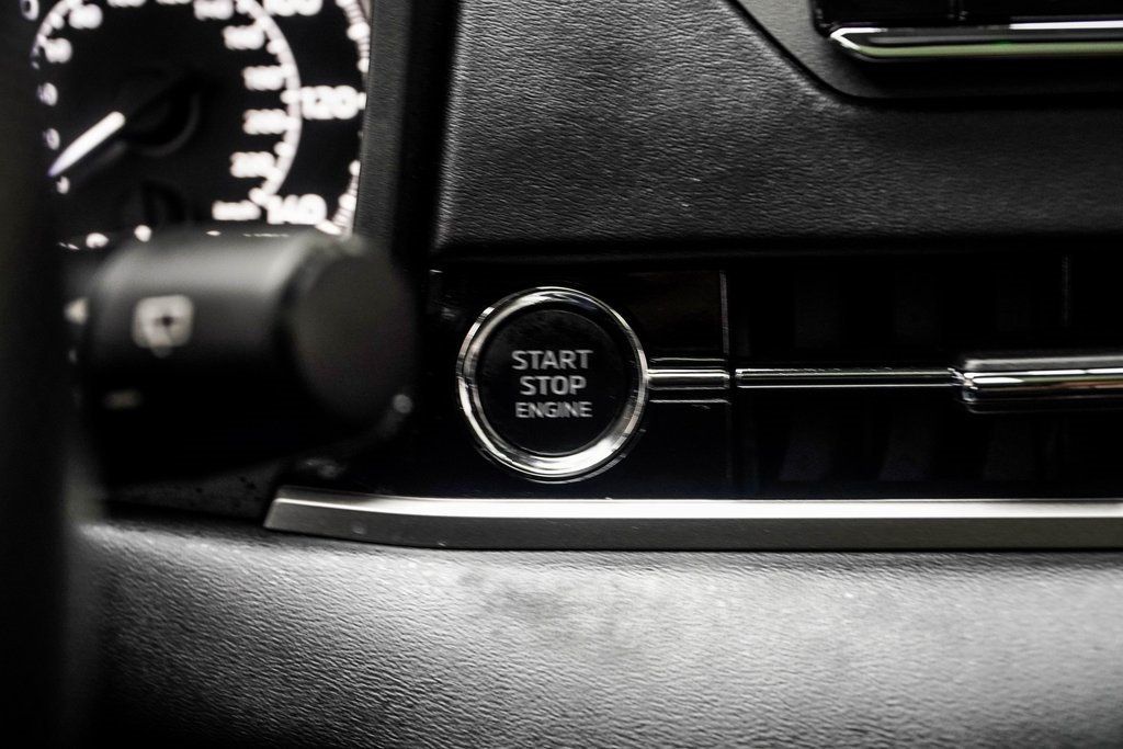 2022 Mitsubishi Outlander ES photo 19