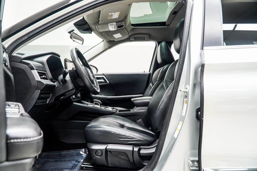 2022 Mitsubishi Outlander ES photo 30