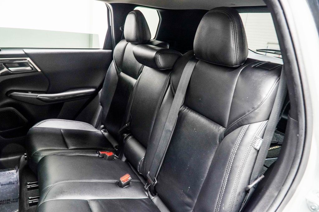 2022 Mitsubishi Outlander ES photo 34