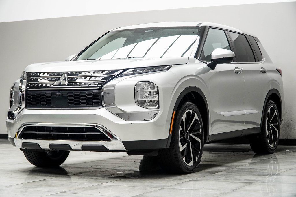 2022 Mitsubishi Outlander ES photo 4
