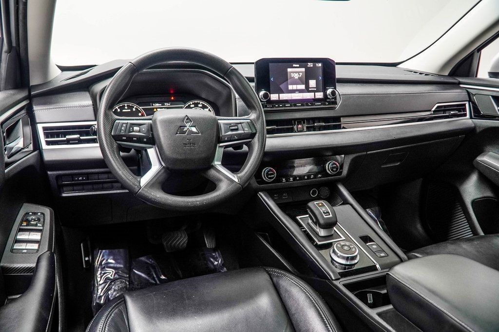 2022 Mitsubishi Outlander ES photo 5