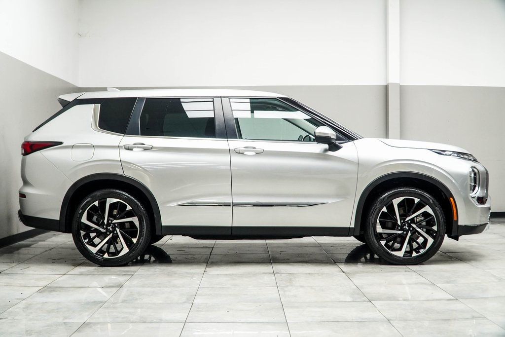 2022 Mitsubishi Outlander ES photo 6