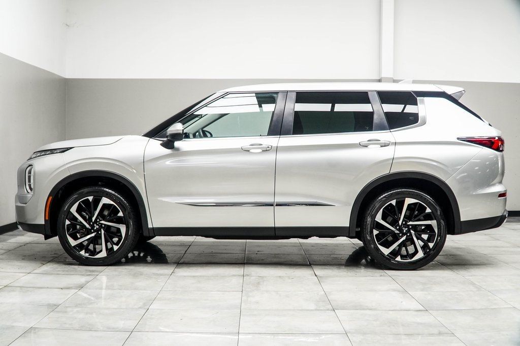 2022 Mitsubishi Outlander ES photo 7