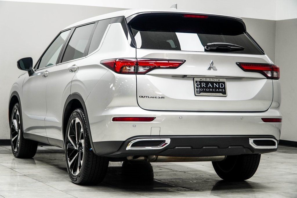 2022 Mitsubishi Outlander ES photo 8